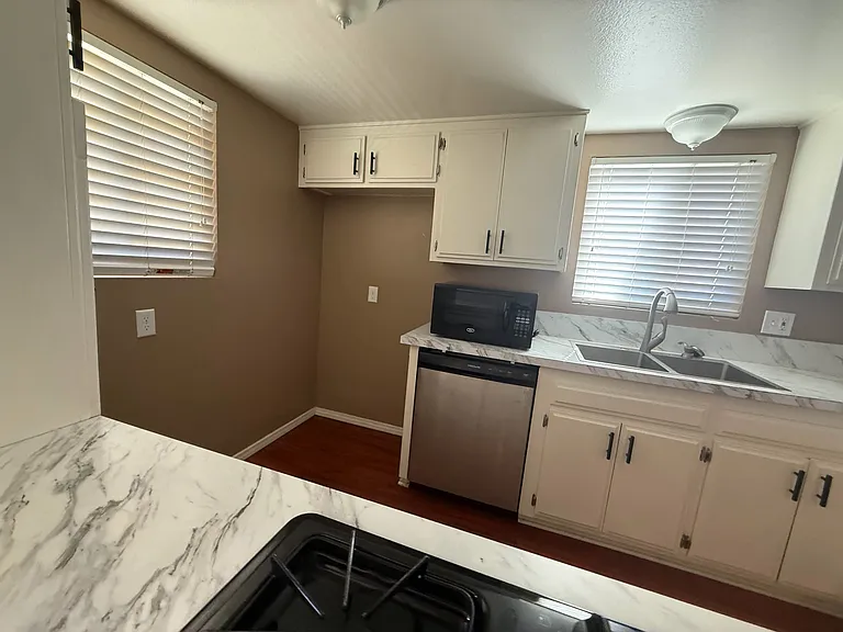 W Avenue L14 — Photo 17