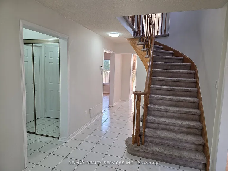 211 Ponymeadow Ter — Photo 3