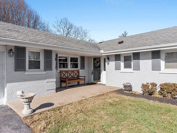 3rd image of 3141 Hyde Park Dr