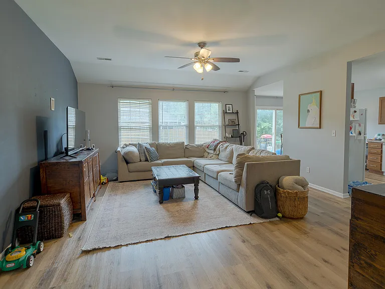 5104 Opal Dr — Photo 2