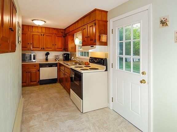 5th image of 33 Knotwood Dr