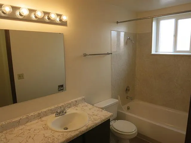 1706 NW 57th St #2 — Photo 9