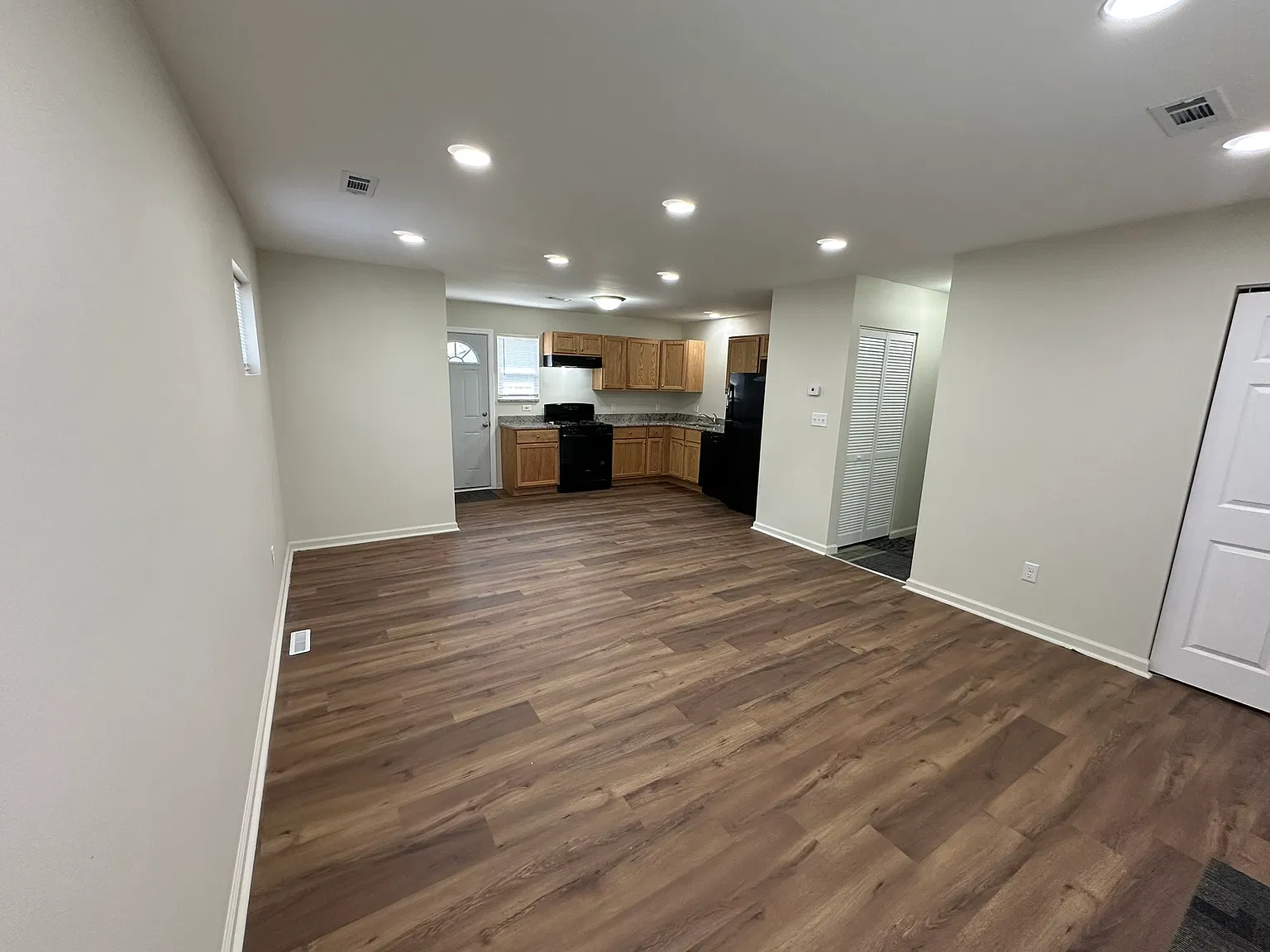 3 bed, 1008 sqft, $1,297 — Photo 4