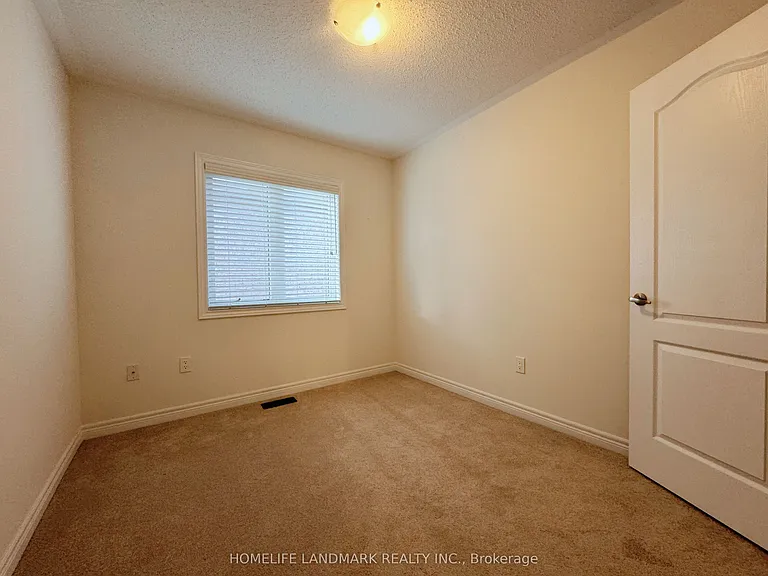 35 Hyacinth St — Photo 20
