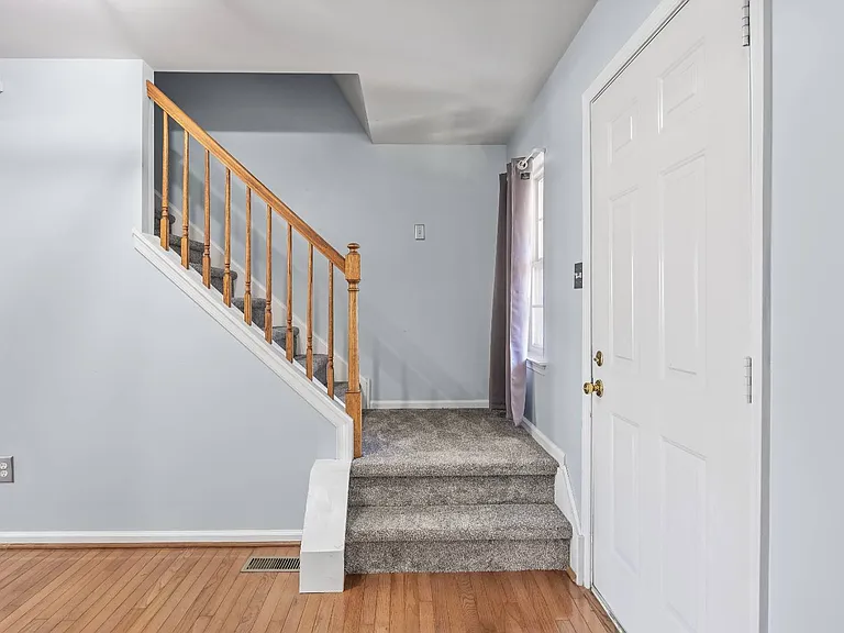11 Banff Dr — Photo 10