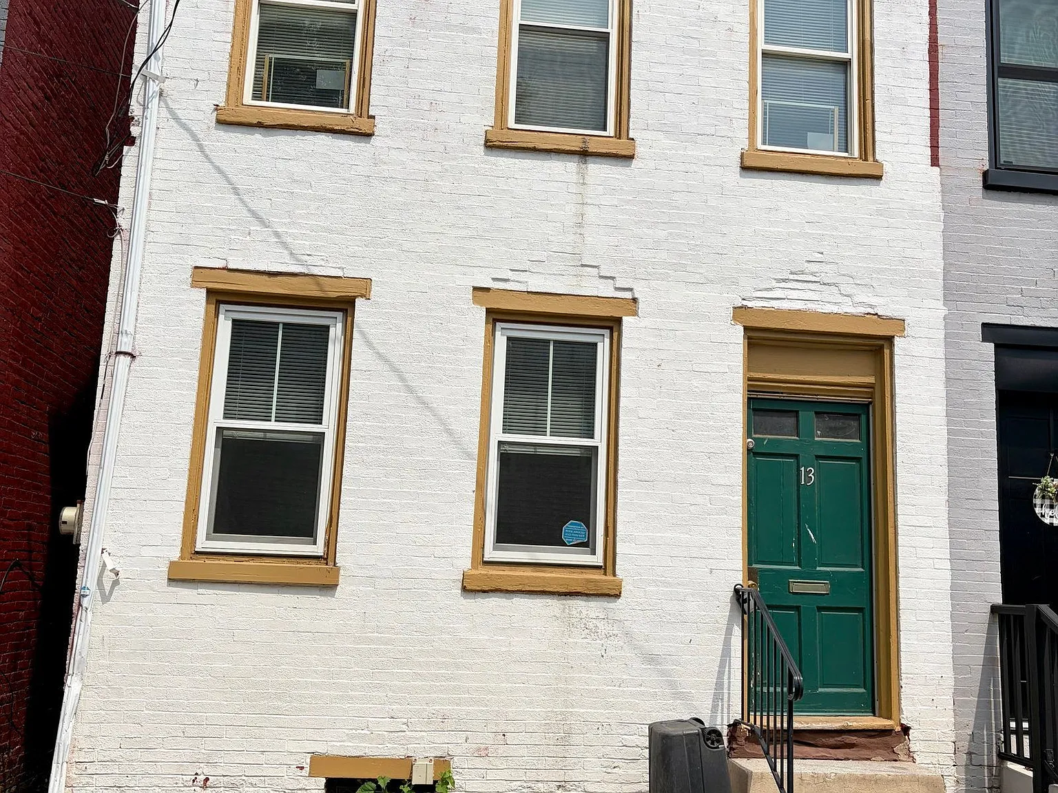 2 bed, 1.0 bath, 1168 sqft, $1,255 — Photo 1