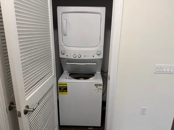 225 Walker Street image 14 of 17