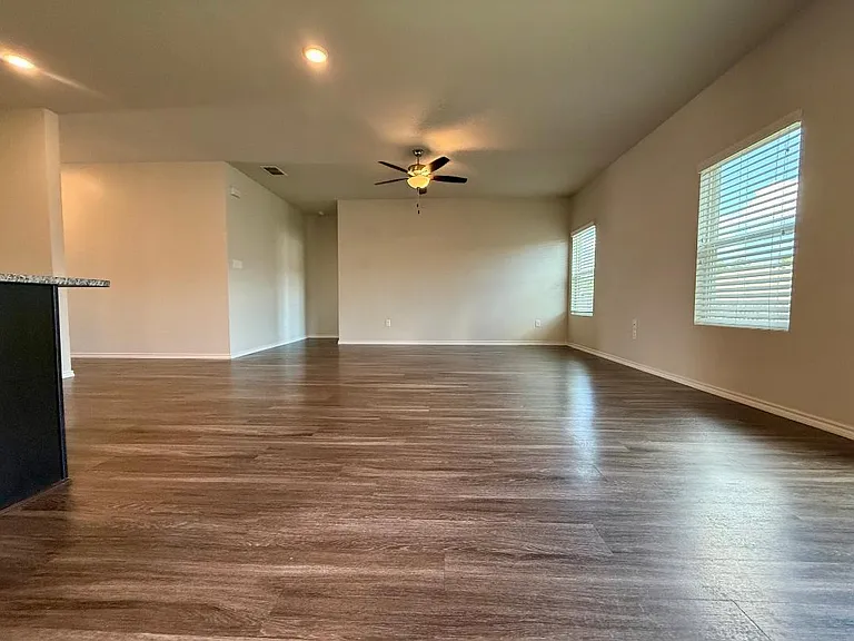 1404 Monterey Dr — Photo 8