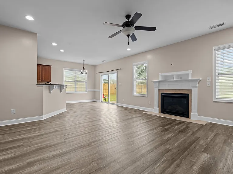 133 Lockwood Dr — Photo 11
