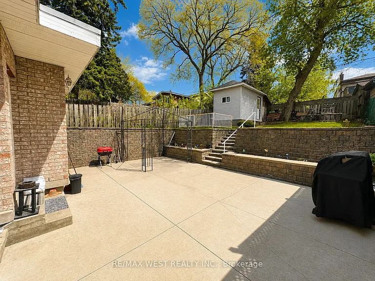 355 Silverthorn Ave #BASEMENT — Photo 4