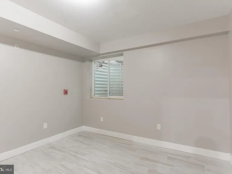 667 N 39th St #1 — Photo 18