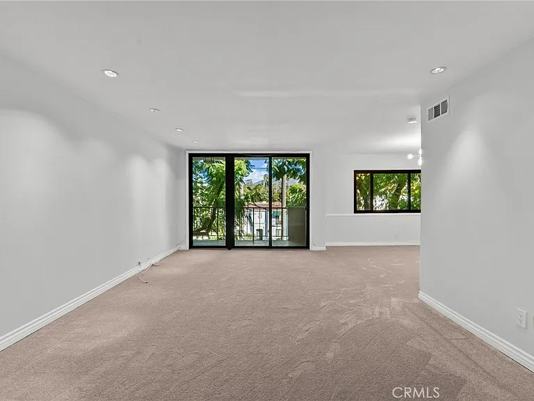 330 W California Blvd — Photo 11
