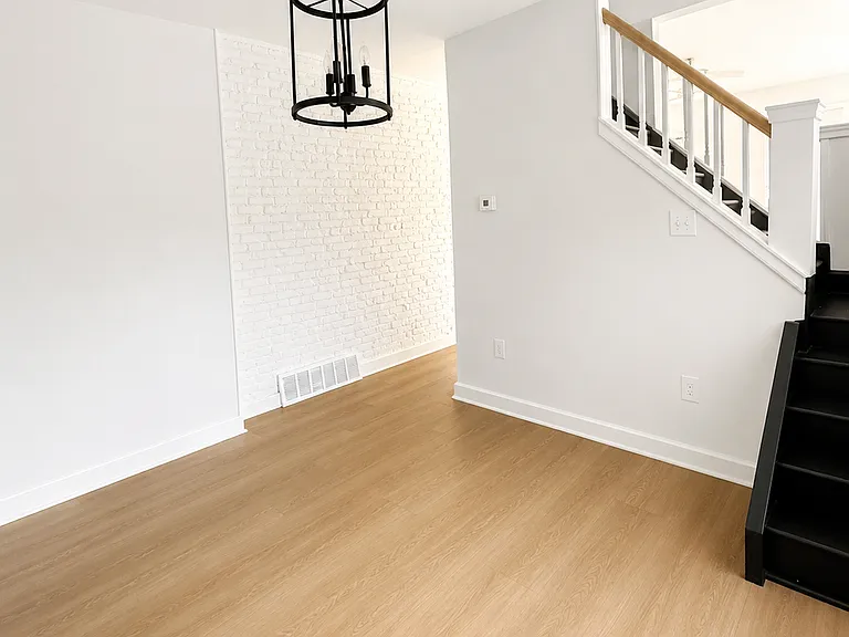 213 Vernon St — Photo 3