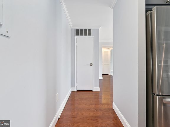 2nd image of 109 Center St N #C-304
