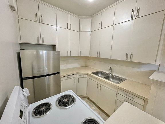 3rd image of 6402 Phinney Ave N APT A