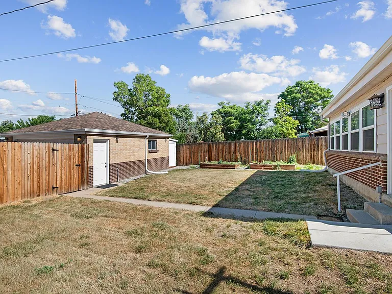 2605 N Milwaukee St — Photo 21