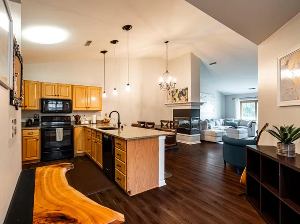 18675 Brookfield Lake DRIVE #49, Brookfield, WI 53045