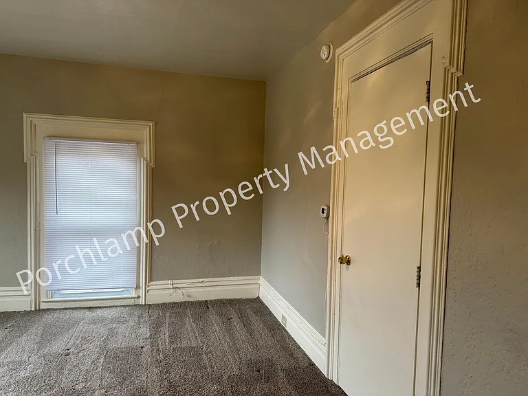 547 Coit Ave NE #3 — Photo 8