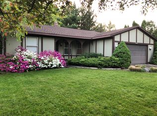 7693 Ridgewood Dr, Jenison, MI 49428