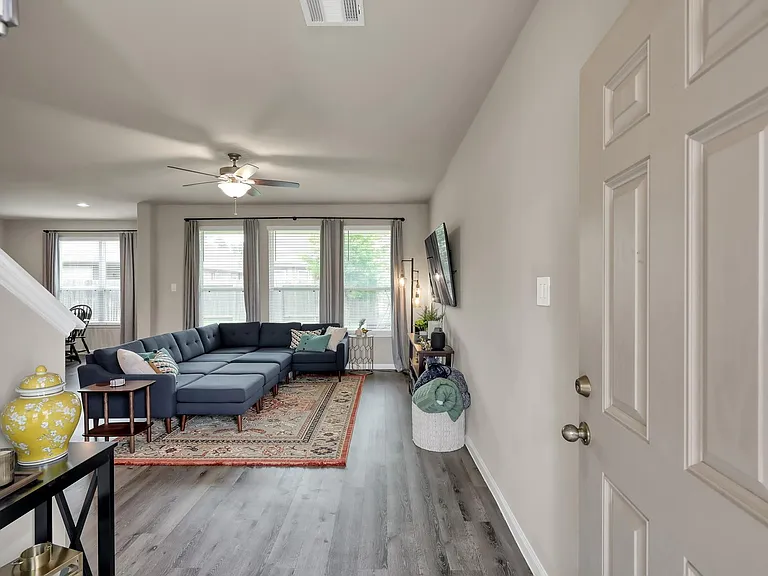 2717 Williams Grove Ct — Photo 4
