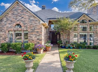 9812 Canyon Crest Cir, Irving, TX 75063
