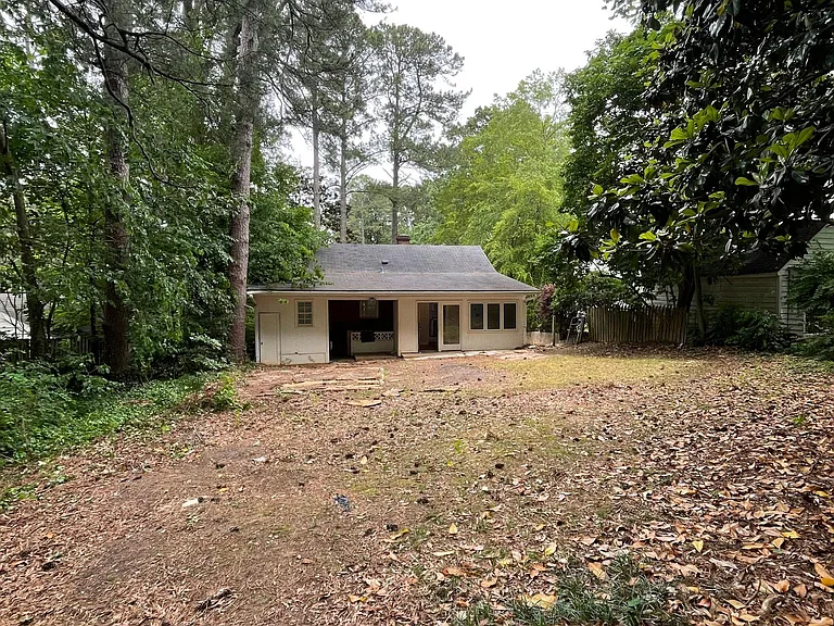 2413 Van Dyke Ave — Photo 13