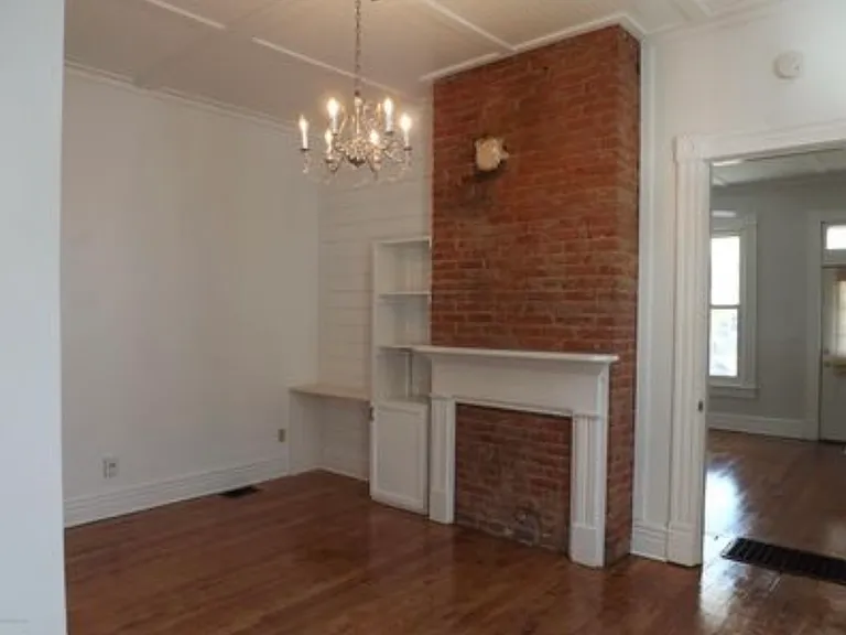 907 Lydia St — Photo 9