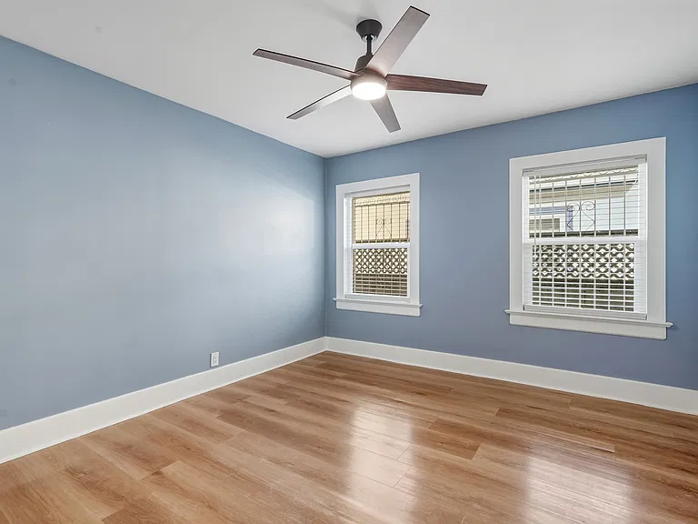 1174 N Alexandria Ave — Photo 11