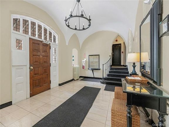 4th image of 26 Pondfield Rd W APT 1D
