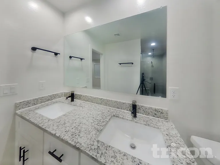 4665 S 38th Ln — Photo 7