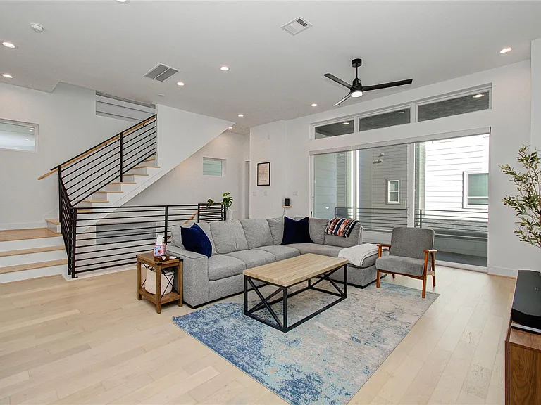 3032 Lamar St — Photo 12