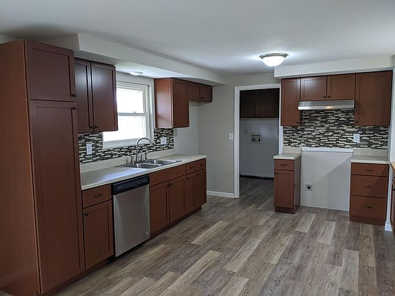 4th image of 6516 Grovehill Dr