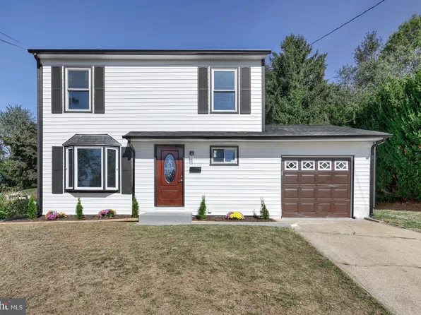 1020 Scenery Dr, Harrisburg, PA 17109