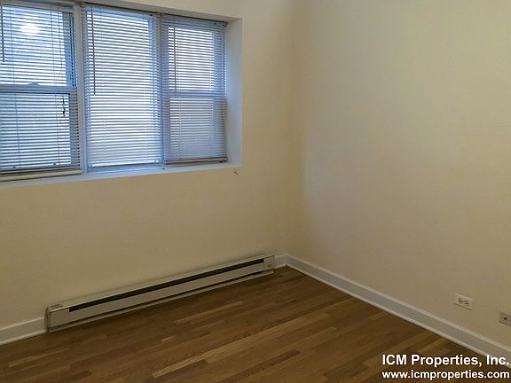 3rd image of 3926G N Pine Grove Ave #G