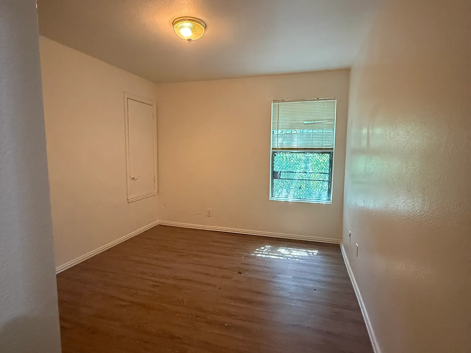 3 bed, 2.5 bath, 1501 sqft, $1,800 — Photo 4