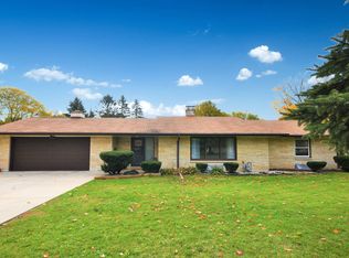309 Sunny Ln, Thiensville, WI 53092