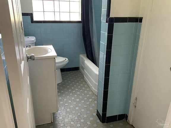 4th image of 1017 Deason St