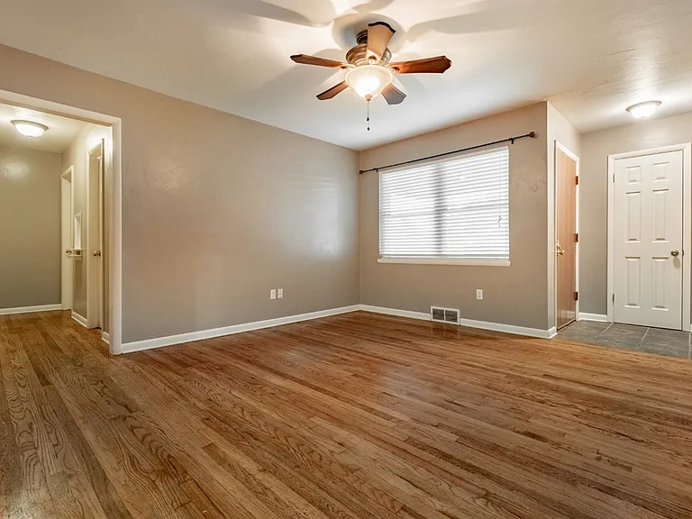 2108 Henderson Dr — Photo 2