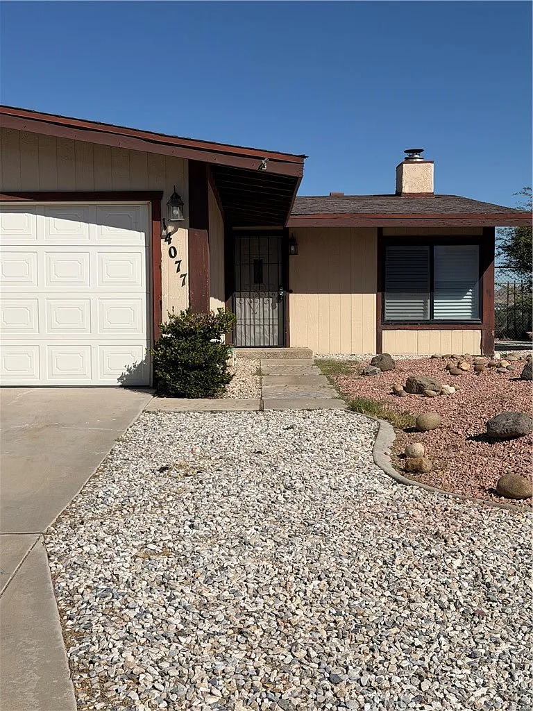 3 bed, 1380 sqft, $2,500 — Photo 1