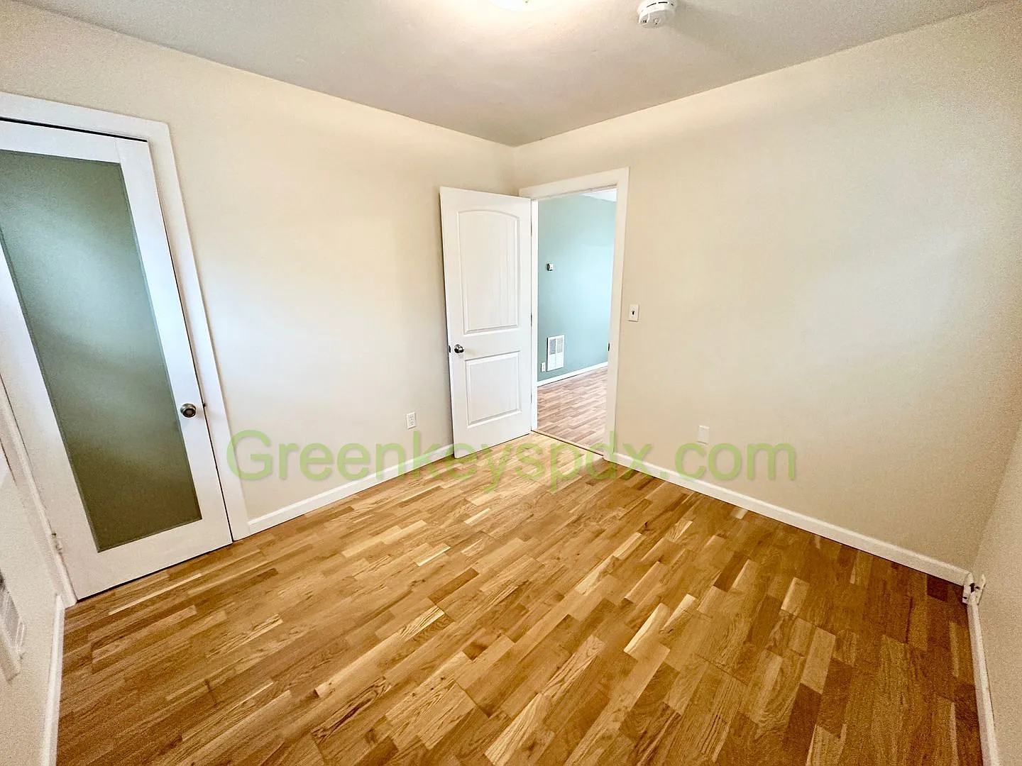 Lovely 2-Bedroom House with Backyard with Lots of Fruit Trees! — Photo 2