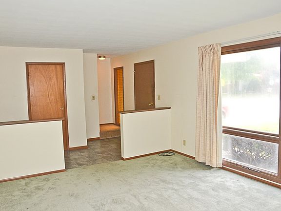 3rd image of 2225 S Earl Ave
