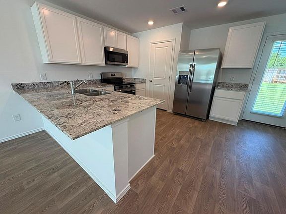 3rd image of 6003 Pineapple St