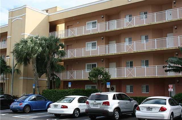 1st image of 4723 Lucerne Lakes Boulevard E #621