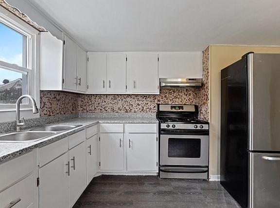 2nd image of 409 Barron St #1