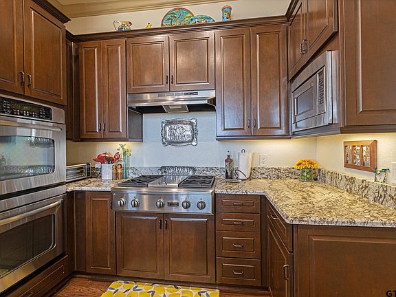 3rd image of 2801 Wexford Dr APT 803