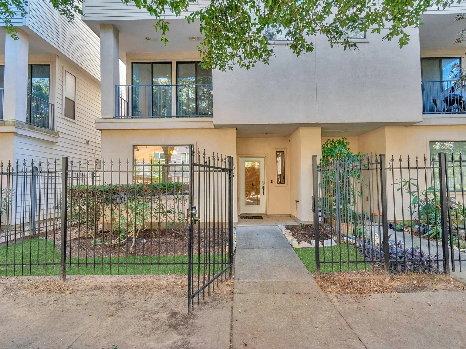 3 bed, 3.5 bath, 1713 sqft, $2,850 — Photo 2