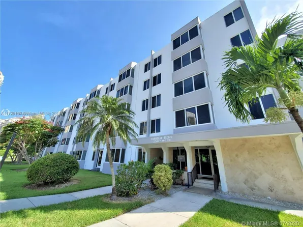250 180th Dr APT 455, Sunny Isles Beach, FL 33160