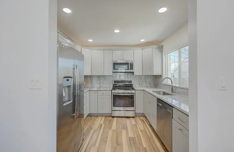 235 W Edwin Cir — Photo 3