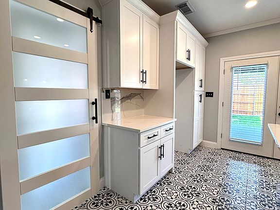 5th image of 6610 Teresa Ln