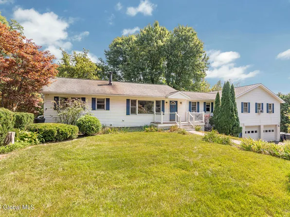 58 Beach Road, Halfmoon, NY 12065